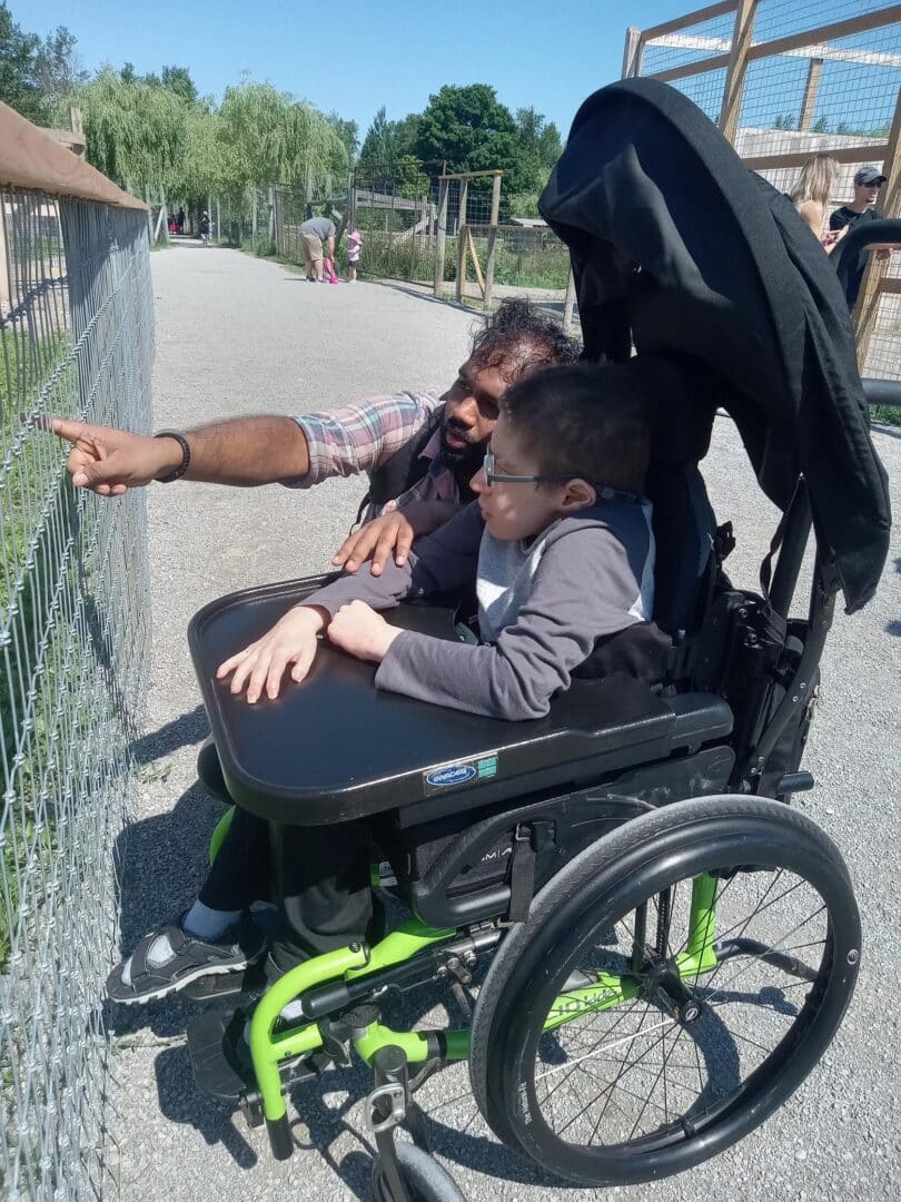 Intervenor communicating with Man in wheelchair on visit to Zoo